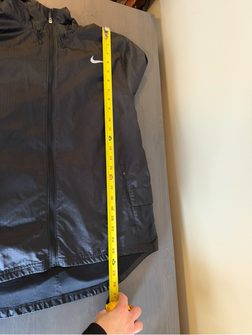 Nike Women's Black Hooded Running Windbreaker Jacket - Picture 8 of 8